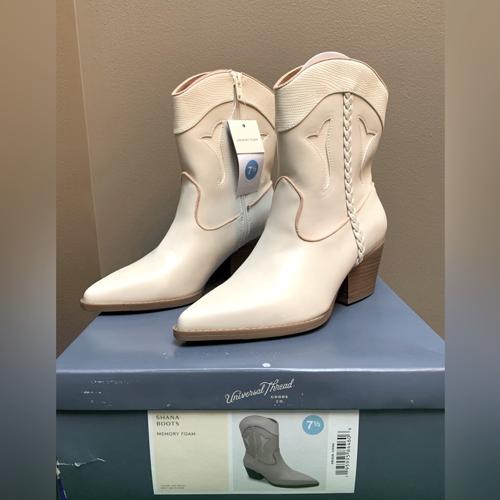 Target Brand Universal Thread Off White Ankle Cowboy Boots